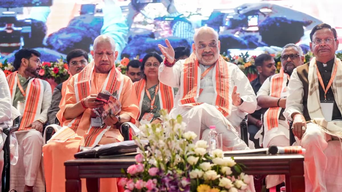 UP में Amit Shah का डबल दांव: योगी मॉडल की तारीफ बोले - योगी हैं बेस्ट...2029 में मोदी की वापसी का ऐलान