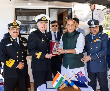 रक्षा मंत्री राजनाथ सिंह ने सिडनी में कुट्टाबुल नेवल बेस का किया दौरा, समुद्री सहयोग को मजबूत करने पर जोर