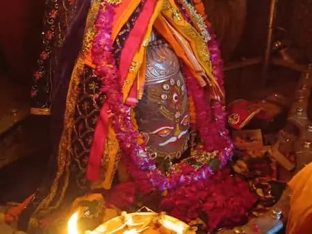 भस्म आरती में बाबा महाकाल का अद्भुत श्रृंगार, खुले त्रिनेत्रों के साथ दिए भक्तों को दर्शन
