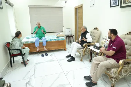 बिहार: तकरार समाप्त करने को महागठबंधन एक्टिव, लालू यादव-तेजस्वी से मिले अशोक गहलोत और अल्लावरु