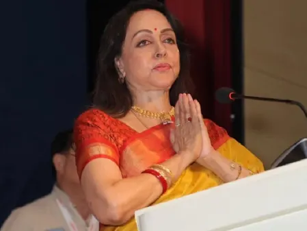 'ये गैर जिम्मेदाराना और माफी के लायक नहीं', धर्मेंद्र के निधन की खबरों पर हेमा मालिनी ने जताया गुस्सा