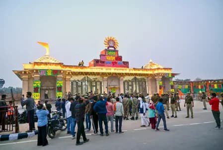 अयोध्या: राम मंदिर में होने वाले ध्वजारोहण को देखते हुए सोमवार शाम से दर्शन बंद