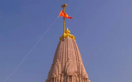 ध्वजारोहण के क्षण भक्तिमय हुई अयोध्या, चारों दिशाओं में गूंजा 'जय श्रीराम'