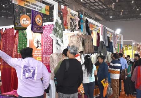 धागे से धरोहर तक : खादी महोत्सव में 3.20 करोड़ की रिकॉर्ड बिक्री, पिछले वर्ष से 42% की वृद्धि
