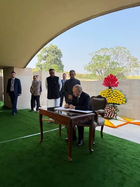 महात्मा गांधी ने विश्व शांति के लिए अमूल्य योगदान दिया: राष्ट्रपति पुतिन