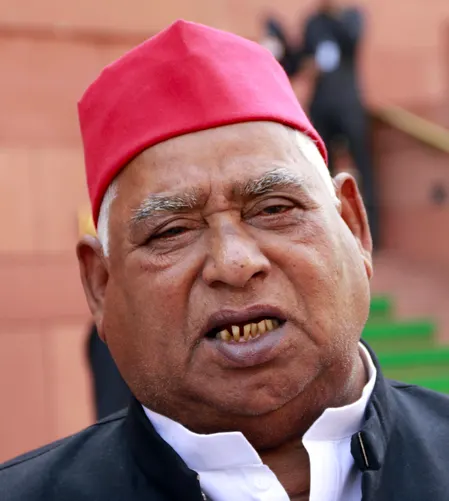 फसल की सरकारी खरीद नहीं हो रही, सरकार असल मुद्दों से भटका रही ध्यान: सपा सांसद अवधेश प्रसाद