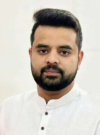 रेप के मामले में आरोपी पूर्व सांसद प्रज्वल रेवन्ना को सुप्रीम कोर्ट से झटका, याचिका खारिज