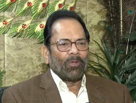 कांग्रेस को चुनाव सुधार पर चर्चा से ज्यादा 'चंपू' के सुधार पर खर्चा की जरूरत : मुख्तार अब्बास नकवी
