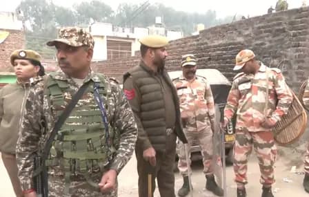 जम्मू-कश्मीर: ओवर ग्राउंड वर्कर्स के खिलाफ कार्रवाई, हिरासत में लिए गए 150 से ज्यादा लोग