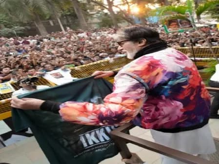 'धुरंधर' के बढ़ते कदमों से पीछे हटी 'इक्कीस', अमिताभ बच्चन मजेदार अंदाज में बताई फिल्म रिलीज की नई तारीख