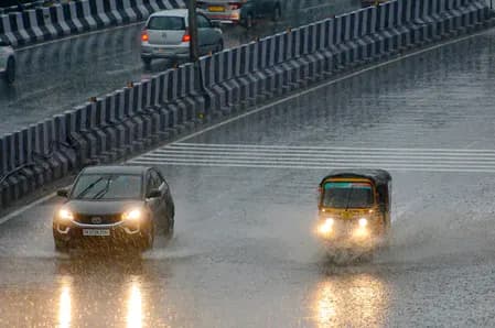 तमिलनाडु में भारी बारिश का अलर्ट, मछुआरों को समुद्र के किनारे अलर्ट रहने की सलाह