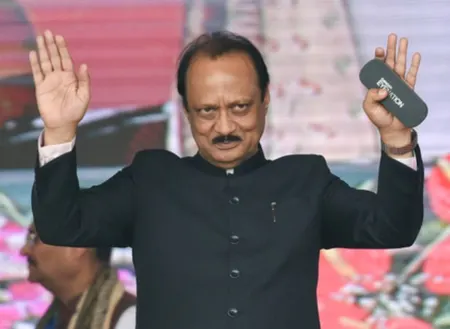 महाराष्ट्र: उपमुख्यमंत्री अजित पवार ने काफिला रोककर की घायल व्यक्ति की मदद