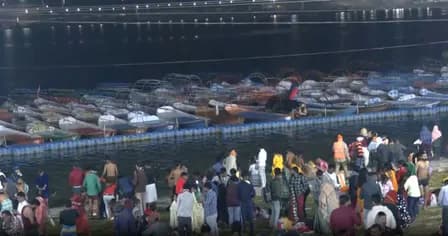 मकर संक्रांति पर अयोध्या और हरिद्वार समेत कई धार्मिक स्थानों पर श्रद्धालुओं ने किया नदियों में पवित्र स्नान