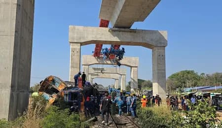 थाईलैंड में ट्रेन पर क्रेन गिरने से कई कोच पटरी से उतर गए, 22 की मौत और 55 से ज्यादा घायल