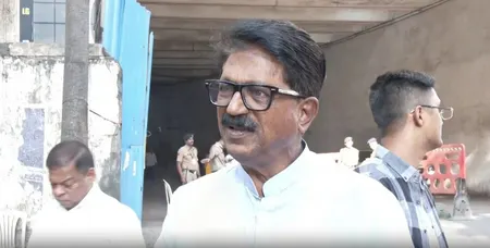 महाराष्ट्र निकाय चुनाव: शिवसेना (यूबीटी) ने भाजपा पर लगाए आरोप, वोटर्स में बांटा जा रहा पैसा और सामान