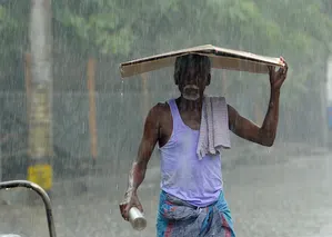 दक्षिणी राज्यों में बारिश की संभावना, मछुआरों को समुद्र के किनारे न जाने की सलाह