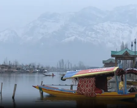 जम्मू-कश्मीर में बर्फबारी का दौर जारी: 10 जिलों में अलर्ट, 1 फरवरी से भारी हिमपात की चेतावनी