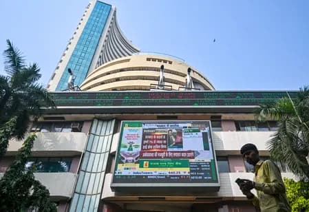 मिश्रित वैश्विक संकेतों से सपाट खुला शेयर बाजार, फार्मा सेक्टर में खरीदारी