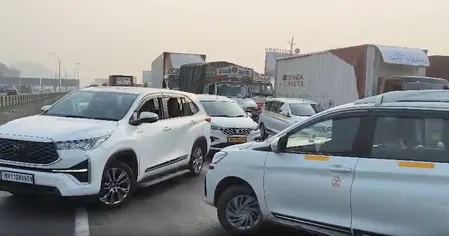 मुंबई-पुणे एक्सप्रेसवे पर 32 घंटे बाद ट्रैफिक बहाल, यात्रियों को मिली राहत