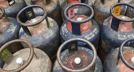 मुंबई में गैस संकट से 20 फीसदी होटल-रेस्टोरेंट बंद, पेट्रोलियम मंत्री से आपूर्ति सुचारू रखने की मांग