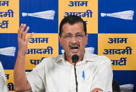 केजरीवाल के खिलाफ अवमानना कार्रवाई की मांग, पूर्व वीसी और वरिष्ठ वकीलों ने CJI को लिखा पत्र