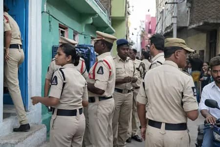 “ड्रग्स के खिलाफ हैदराबाद पुलिस का एक्शन, घर-घर पहुंचकर दी चेतावनी