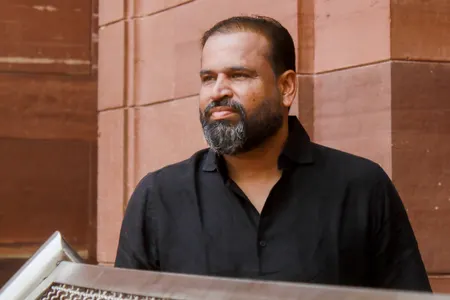 मुंबई में टीएमसी सांसद व पूर्व क्रिकेटर यूसुफ पठान के ससुर समेत तीन गिरफ्तार