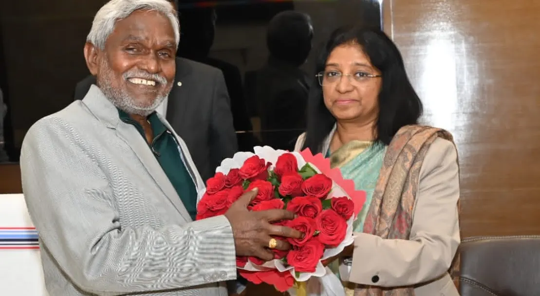 झारखंड मंत्रालय में अधिकारियों ने मुख्यमंत्री चम्पाई सोरेन का किया स्वागत