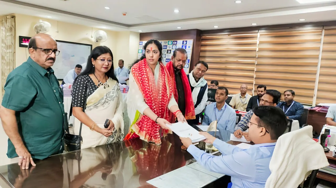 कांग्रेस उम्मीदवार यशस्विनी सहाय ने रांची लोकसभा सीट से नामांकन किया