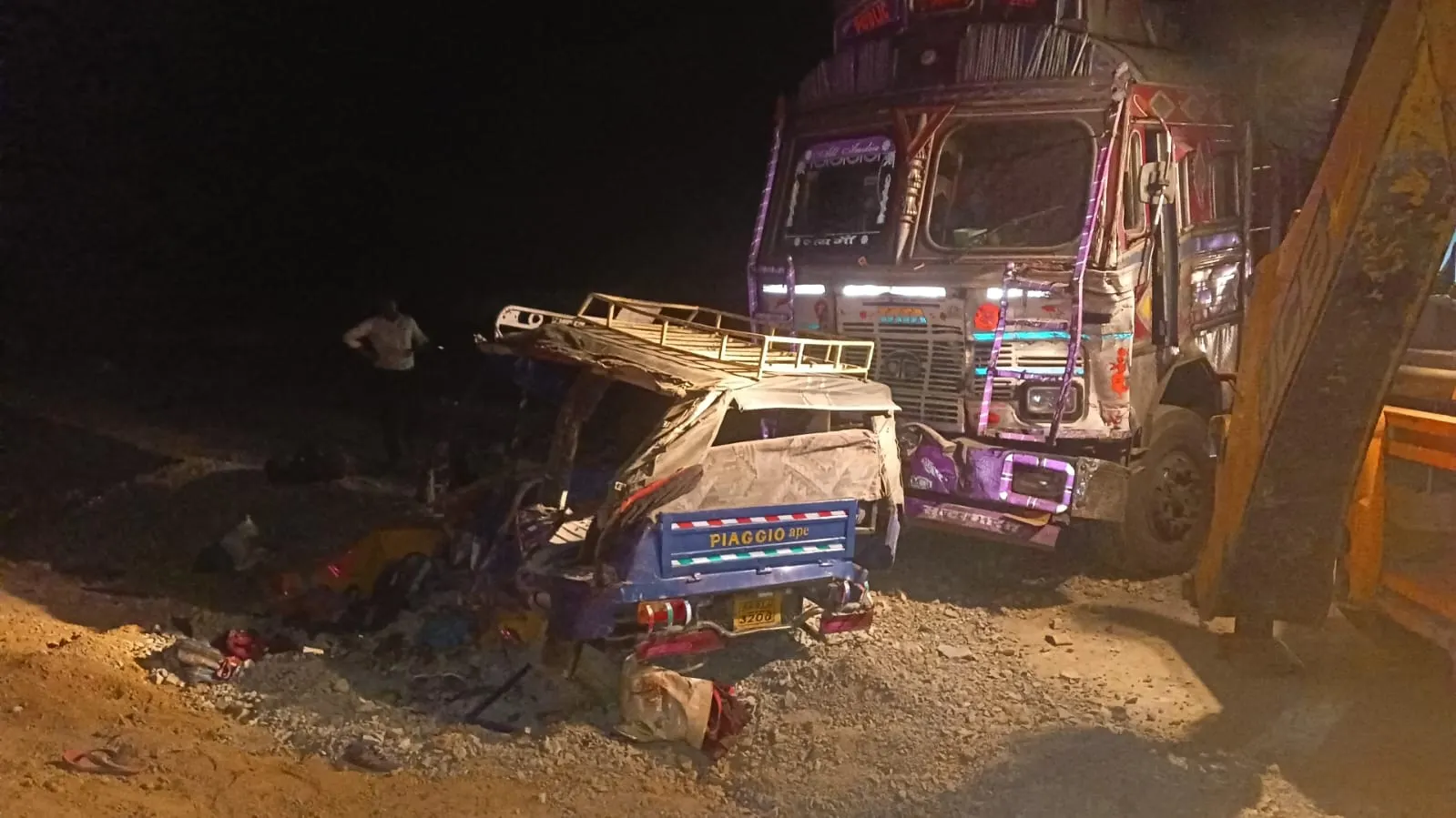 गढ़वा में ट्रक से टक्कर के बाद पुलिया से नीचे गिरा ऑटो, पांच मजदूरों की मौत, छह घायल