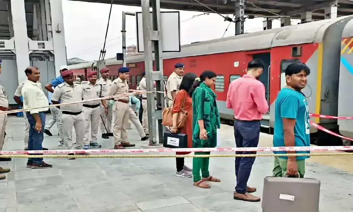 मुजफ्फरपुर जंक्शन पर खड़ी श्रमिक एक्सप्रेस में ब्लास्ट,आरपीएफ जवान की मौत