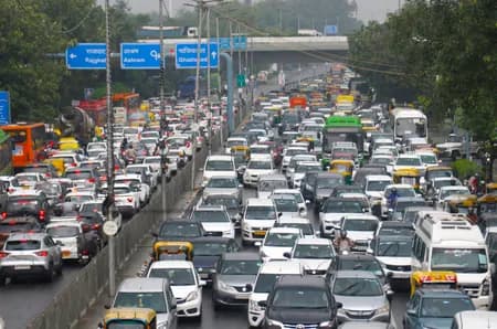 सुप्रीम कोर्ट पहुंची दिल्ली सरकार, पुराने वाहनों पर रोक के आदेश पर पुनर्विचार की मांग