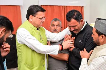 उत्तरकाशी धराली आपदा: पीड़ितों से मिले सीएम धामी, बोले- हर परिवार के साथ खड़ी है सरकार