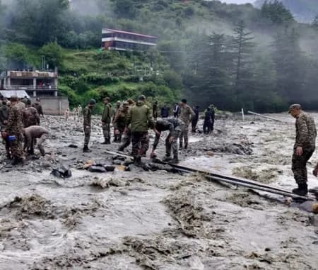 उत्तरकाशी आपदा : गंगोत्री-हर्षिल क्षेत्र में युद्धस्तर पर रेस्क्यू ऑपरेशन जारी, 100 से अधिक लोगों को बचाया गया