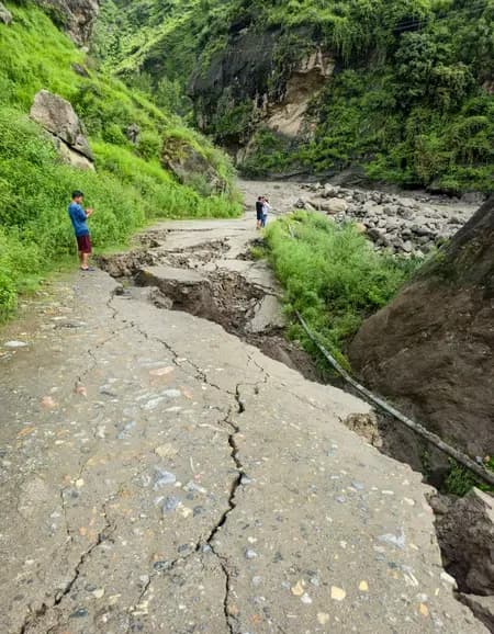 जम्मू-कश्मीर के किश्तवाड़ में बादल फटा, भारी नुकसान की आशंका