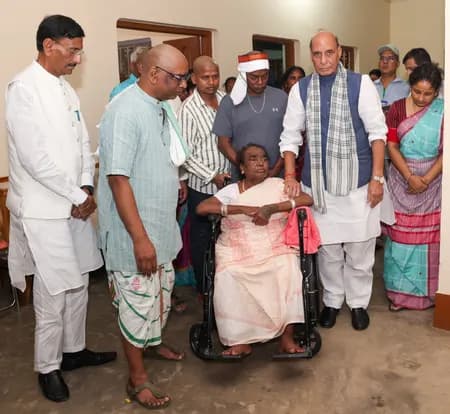 शिबू सोरेन को श्रद्धांजलि अर्पित करने पहुंचे रक्षा मंत्री राजनाथ, बाबा रामदेव सहित कई विशिष्ट जन