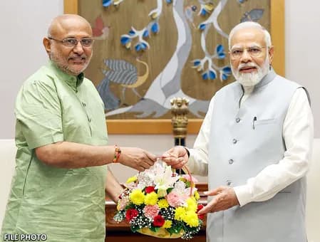 एनडीए के उपराष्ट्रपति उम्मीदवार बनाए जाने पर पीएम मोदी और गृह मंत्री शाह ने सीपी राधाकृष्णन को दी बधाई