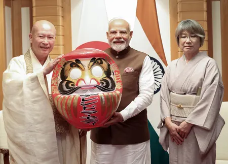 पीएम मोदी को दारुमा-जी मंदिर के मुख्य पुजारी ने भेंट की 'दारुमा' गुड़िया, जानें इसकी खासियत