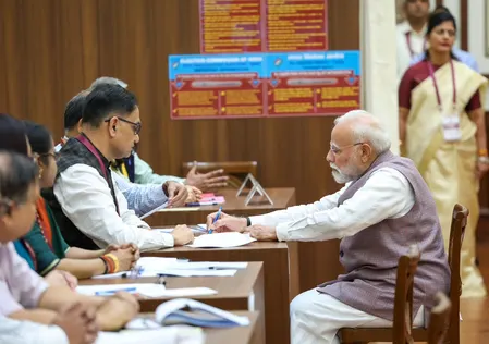 उपराष्ट्रपति चुनाव : पीएम मोदी ने डाला पहला वोट, एनडीए ने किया जीत का दावा
