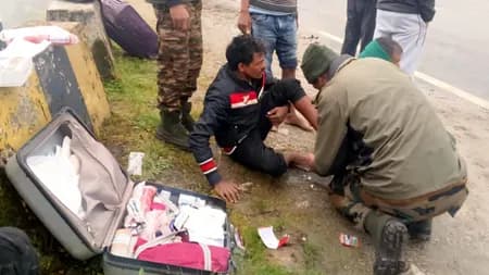 अरुणाचल: घाटी में गिरी बस, सेना ने 13 लोगों को सुरक्षित बचाया