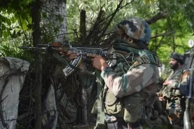 जम्मू-कश्मीर में दो जवान लापता, खराब मौसम के कारण सर्च ऑपरेशन प्रभावित