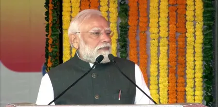 पीएम मोदी ने काशी से दी सौगात, चार वंदे भारत ट्रेन को दिखाई हरी झंडी
