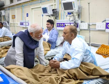 प्रधानमंत्री मोदी भूटान से लौटते ही एलएनजेपी अस्पताल पहुंचे, दिल्ली कार ब्लास्ट में घायल लोगों से की मुलाकात