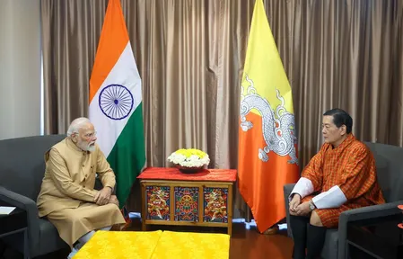 पीएम मोदी ने की भूटान के चौथे नरेश से मुलाकात, वैश्विक शांति प्रार्थना महोत्सव में लिया भाग