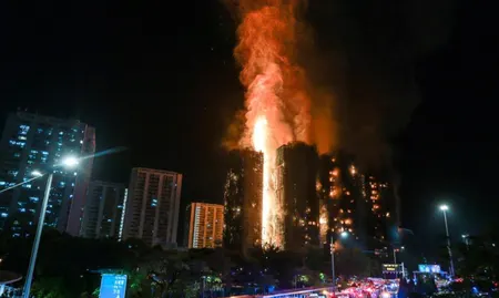 हांगकांग की बहुमंजिला इमारत में लगी आग में 44 की मौत, अब भी 279 लोग लापता, 3 गिरफ्तार