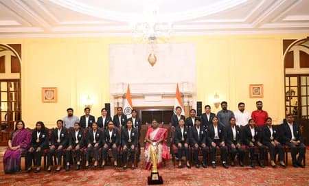 राष्ट्रपति द्रौपदी मुर्मू ने टी20 विश्व कप जीतने वाली भारतीय महिला ब्लाइंड क्रिकेट टीम से मुलाकात की