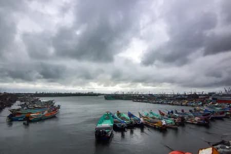 चक्रवात दित्वाह पड़ा कमजोर, उत्तर तमिलनाडु में भारी बारिश का खतरा टला