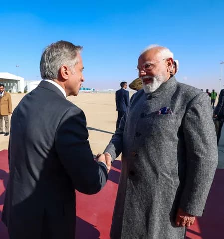 प्रधानमंत्री नरेंद्र मोदी पहुंचे ओमान, एयरपोर्ट पर हुआ भव्य स्वागत