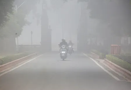 एनसीआर में कोहरे से अस्थायी राहत, लेकिन जहरीली हवा बरकरार, एक्यूआई 400 के पार