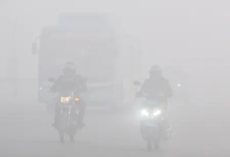 एनसीआर में जहरीली हवा का कहर, नोएडा सबसे अधिक प्रभावित, वर्क फ्रॉम होम की उठी मांग